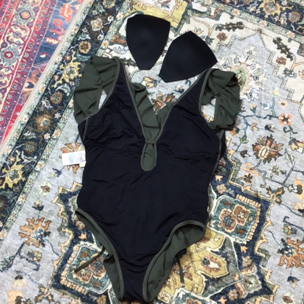 🏖️MICHAEL Michael Kors Khaki Green Ruffled Deep V Front Low Back with Ties - Picture 6 of 8